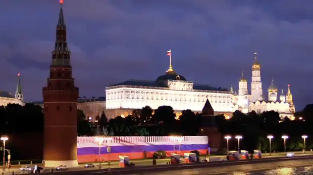 Световое шоу в честь Дня России на стенах Московского Кремля