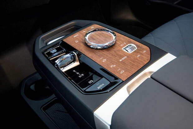 BMW iX тест драйв
