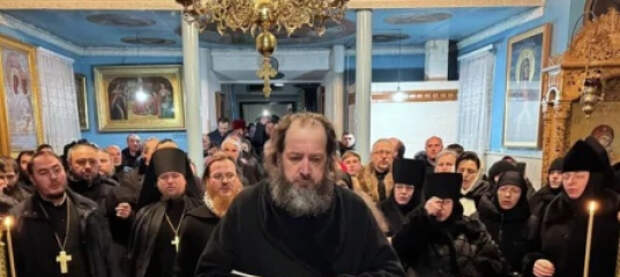 В Молдавии православные священники забаррикадировались в своём храме и не дали захватить его рейдерам