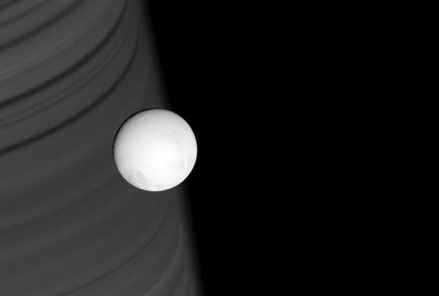 Ледяная луна Энцелад