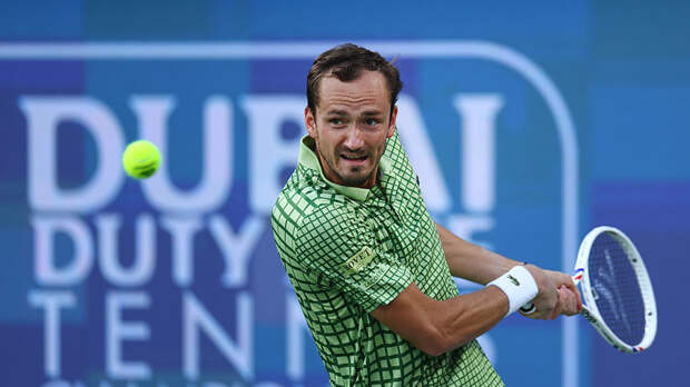 Медведев на отказе соперника стал чемпионом турнира ATP 500 в Дубае