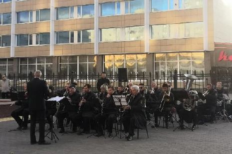 Парад духовых оркестров. Петербургский консонанс духовой оркестр. Красноярский духовой оркестр. Оркестр имени агапкина москва. Духовой оркестр на площади.