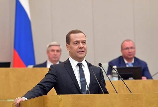 Дмитрий Медведев признал, что многим россиянам трудно, «а некоторые просто выживают»