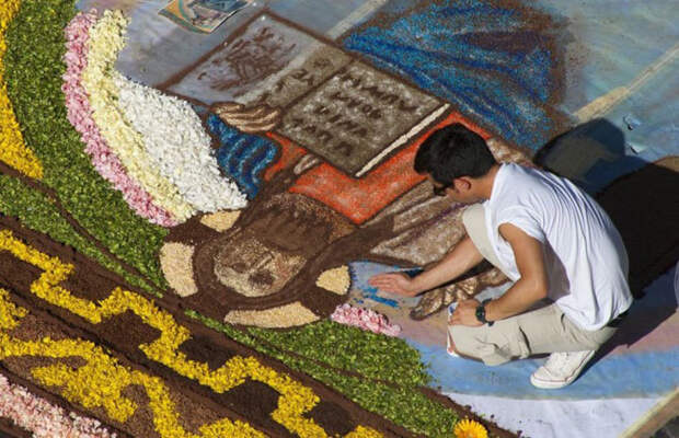 Цветочные ковры: многометровые полотна из тысяч лепестков