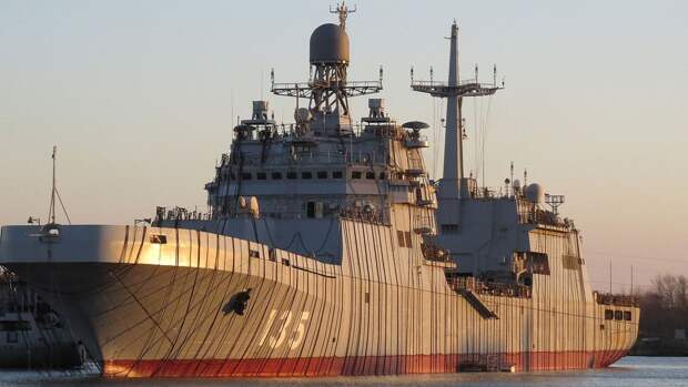 Порт Североморска примет учебный корабль ВМФ РФ «Смольный» в конце сентября