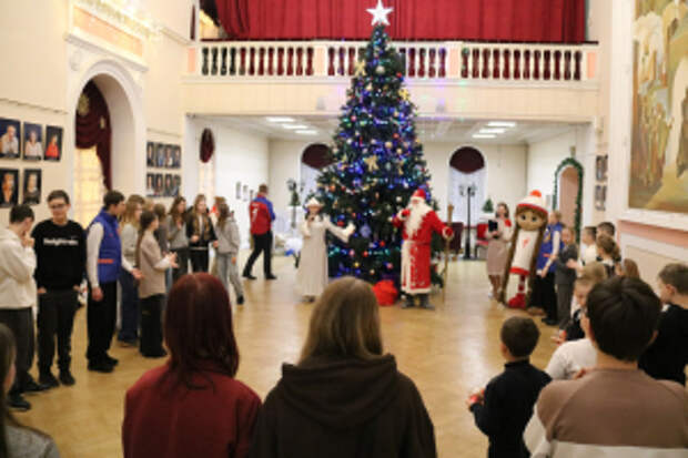 Брянские полицейские и общественники в рамках Всероссийской акции «Полицейский Дед Мороз» провели интересное мероприятие