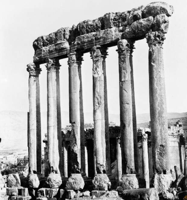 Baalbec. Interior Great Temple looking toward Tem. Jupiter. Bonfils, Félix, 1870-1880