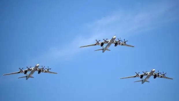 Российские Ту-95МС совершили полёты над Беринговым морем