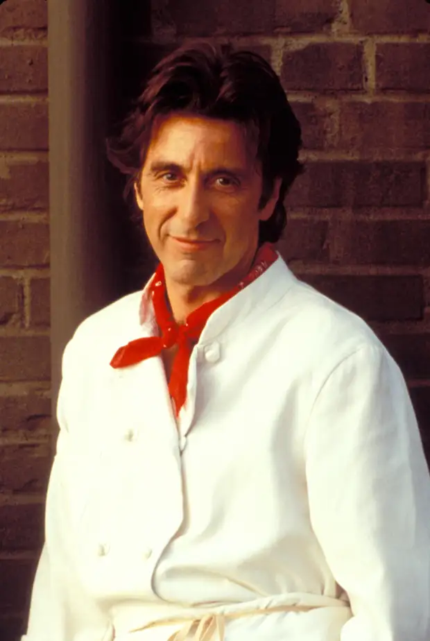 Встречается с 28-летней девушкой и танцует на улицах: как сейчас выглядит и чем занимается Аль Пачино