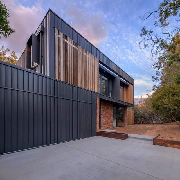 Современный двухэтажный дом в Австралии