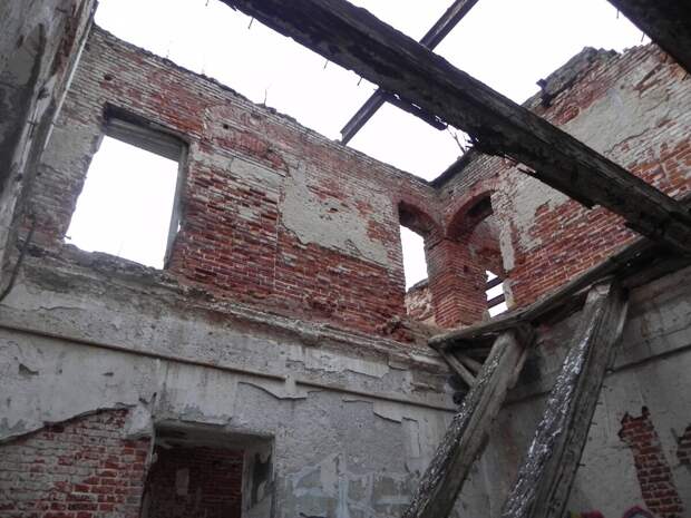 Часто разрушенные усадьбы остаются никому не нужные под обломками своего прошлого. Но свершаются чудеса, и их покупают инвесторы, вот только с какой целью они их приобретают?-19-2