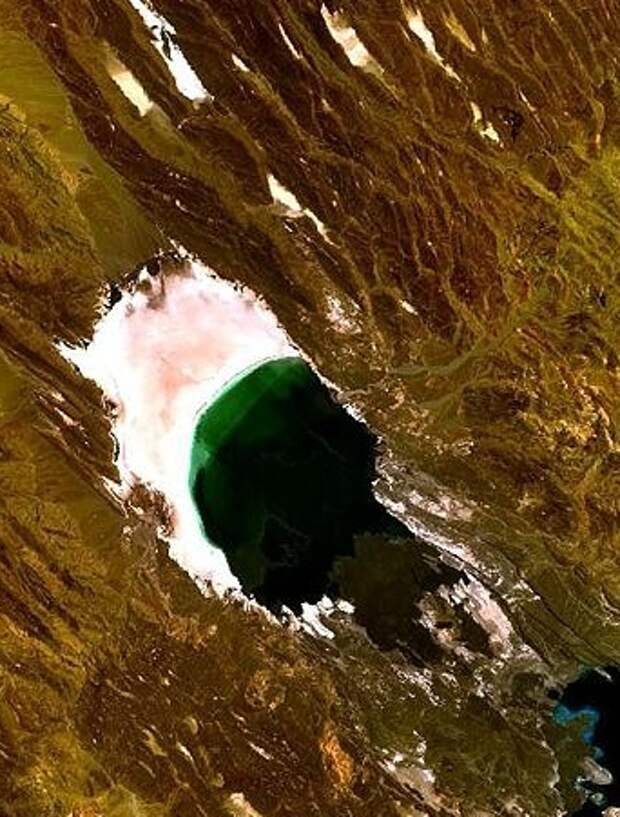 Озеро Ассаль (вид из космоса)