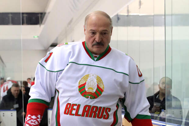 Лукашенко рассказал о своем состоянии после падения во время хоккейного матча