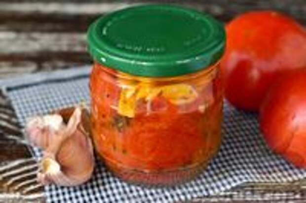 Фото к рецепту: Жареные помидоры с чесноком на зиму Фото к рецепту: Жареные помидоры с чесноком на зиму