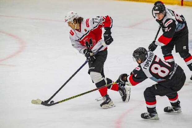 ХК "Тамбов" потерпел разгромное поражение от "Металлурга"