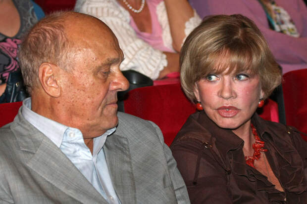 Медики почти час пытались спасти Веру Алентову