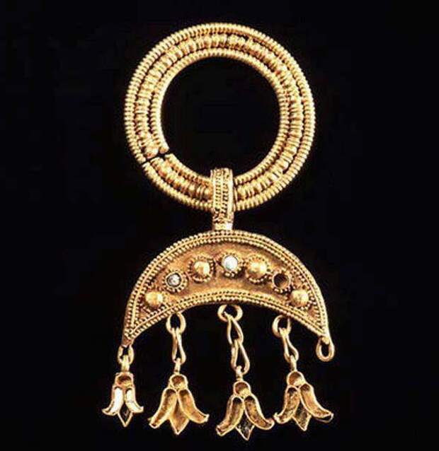 золотая-лунница-500-400. до н.э