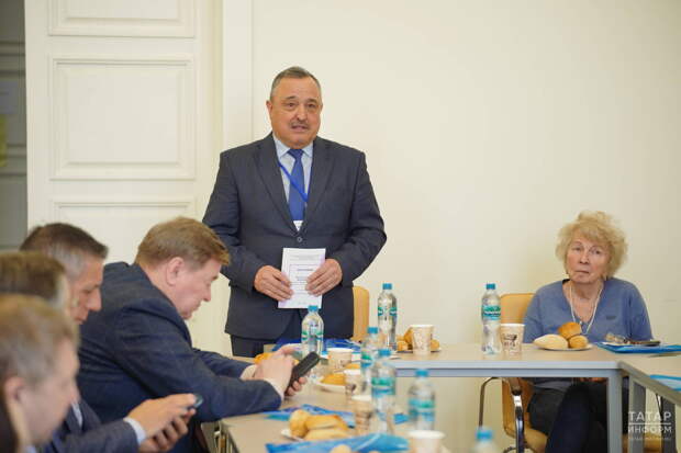 В КФУ почтили память бывшего декана журфака Флорида Агзамова