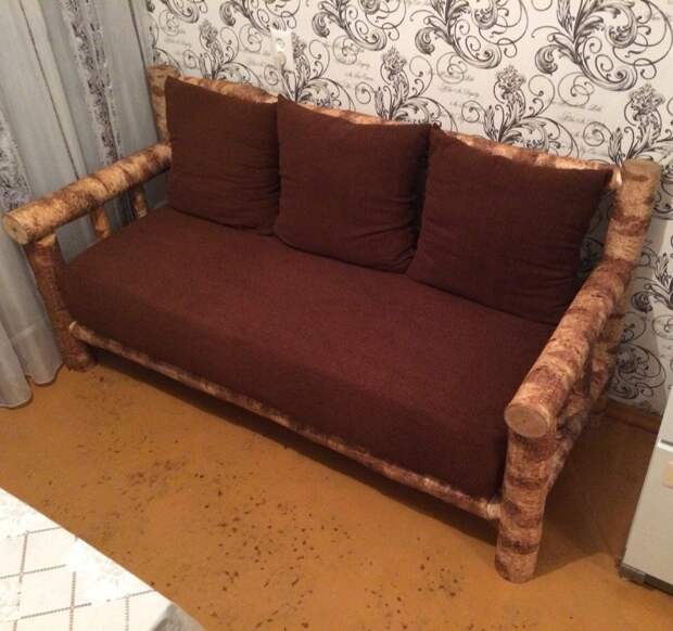 Простой диван для дачи 0