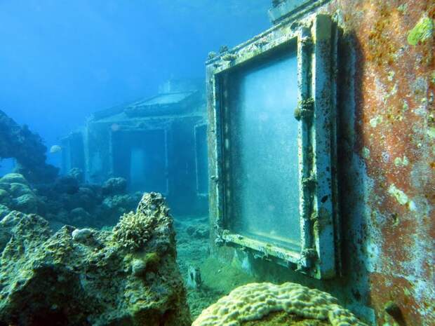 25 самых странных вещей, которые находятся на морском дне