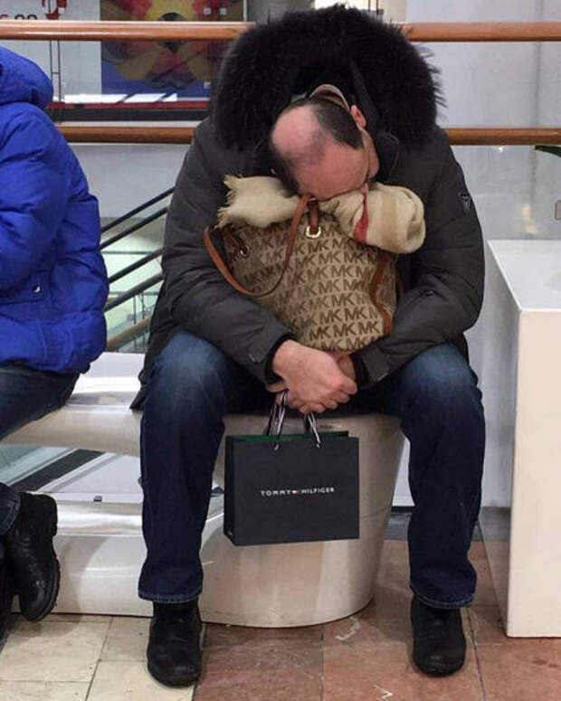 Мужчины, которые попали со своими женами на шопинг