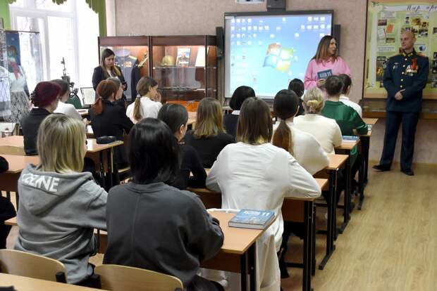 Рязанские школьники встретились с ветераном военной контрразведки