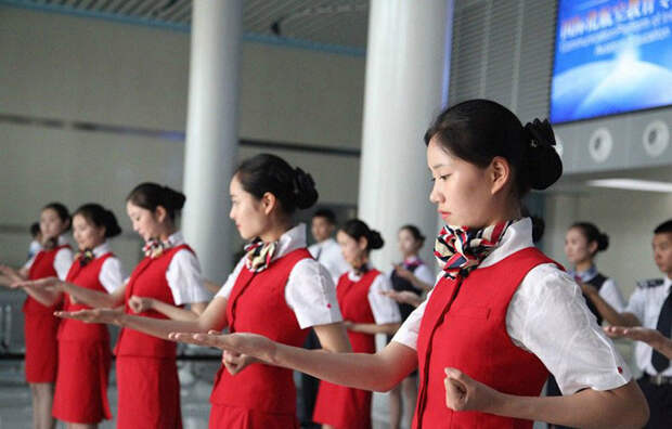 Суровые тренировки китайских стюардесс китай, стюардесса, тренировки
