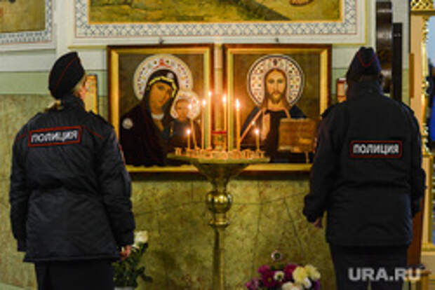 Открытие Международного фестиваля духовной музыки. Кыштым, икона, храм, силовики, вера, рпц, религия, женщина, молитва, полиция, православие, церковь, христорождественский собор