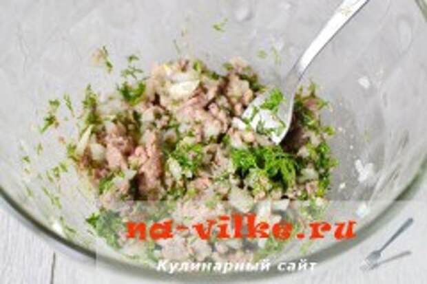 Салат Вкусная корзинка – с печенью трески и рисом