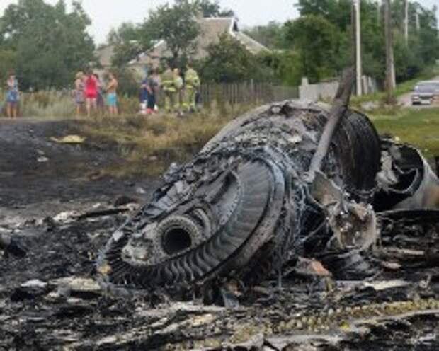 На месте крушения самолета Boeing 777 Malaysia Airlines