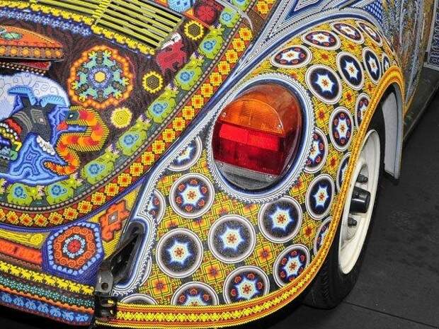 Автомобиль украшенный бисером (12 фото)