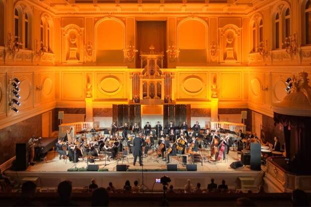 Симфонический концерт «Времена года. Лучшее. Вивальди, Пьяццолла» в Петрикирхе