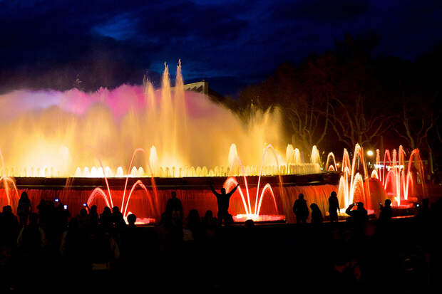 Магический фонтан Монжуика (Magic Fountain of Montjuic), поющий фонтан в Барселоне, Испания