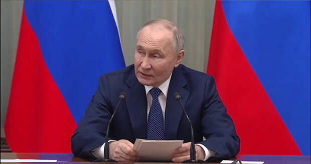 "Путину врут": Акция протеста с Боней и Айзой в главных ролях. Смешно? Нет, странно