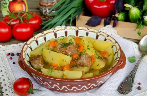 Тушеное мясо с картофелем