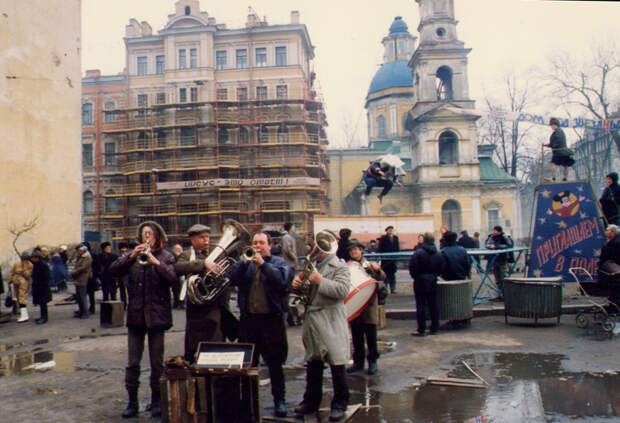 Фотографии со съёмочной площадки фильма «Окно в Париж».