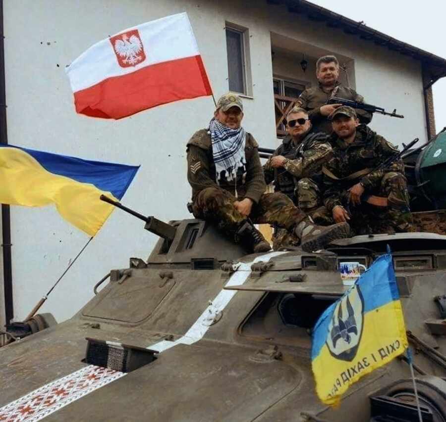 Четыре причины, по которым Польша «не замечает» гибель своих граждан в конфликте на Украине