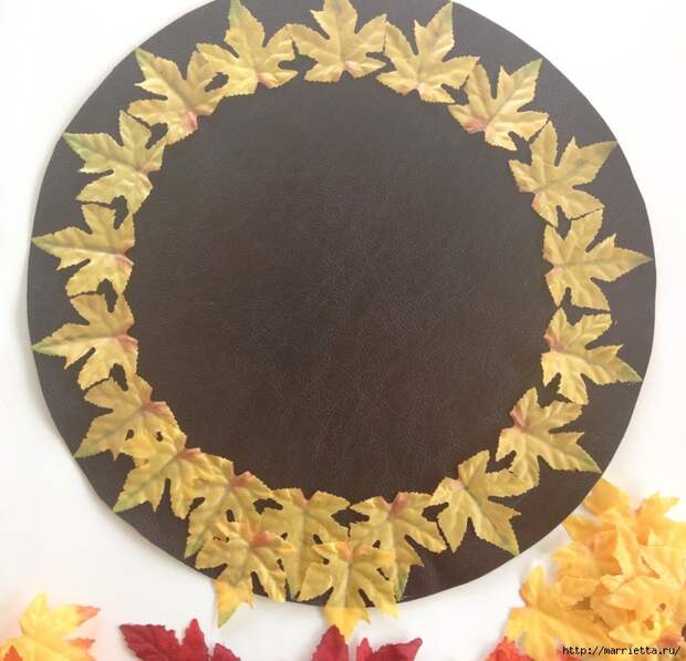 Декоративная салфетка из искусственных осенних листьев (4) (700x674, 326Kb)