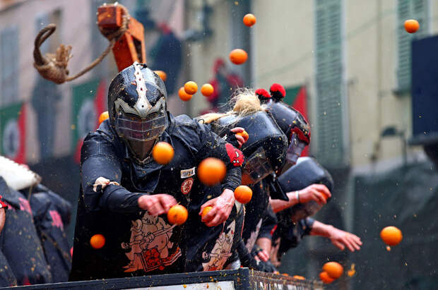 ITALY-CARNIVAL/ORANGES