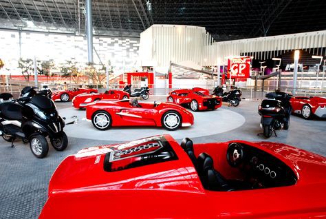 Парк "Ferrari World" (ОАЭ; Абу-Даби) Парк Феррари ОАЭ, авто