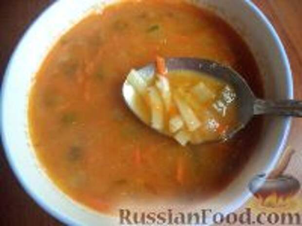 Фото к рецепту: Чечевичный суп с лапшой  и солеными огурчиками
