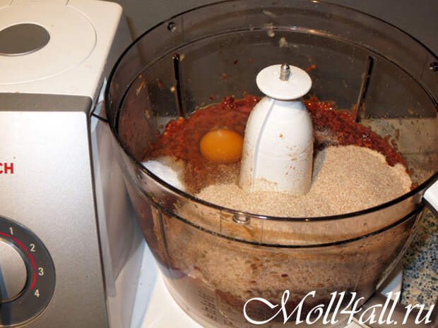 Печеночные оладьи - добавляем яйцо, отруби и соль
