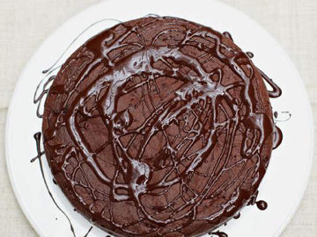 Как подать шоколадный торт со свеклой