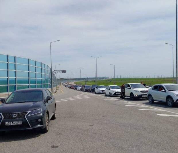 Придумали как победить пробки на Крымском мосту? Меняется схема движения