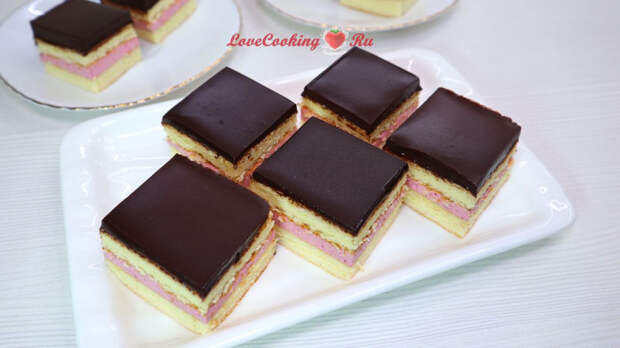 Бисквитные пирожные «Вишнёвый маршмеллоу»