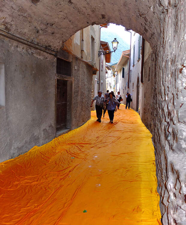 floating-piers-open-christo-jeanne-claude-italy-23