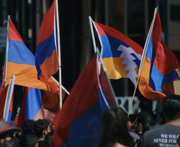 Спикер парламента Армении призывает обложить церковь налогами на фоне протестов