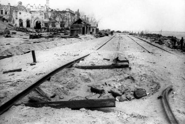 ID: 10632270 Описание: Советский Союз. Сталинград. Набережная реки Волги после освобождения города, 1943 год. Фотохроника ТАСС