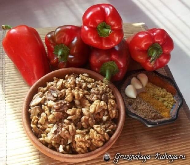 Красный болгарский перец с орехами (2)