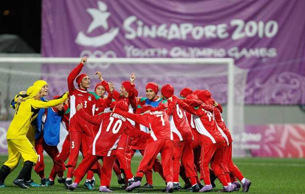 Восемь игроков женской сборной Ирана по футболу оказались мужчинами девушки, игра, спорт, футбол
